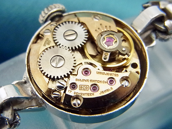 ブローバ BULOVA　14KWG ホワイトゴールドケース アンティーク時計 レディースモデル