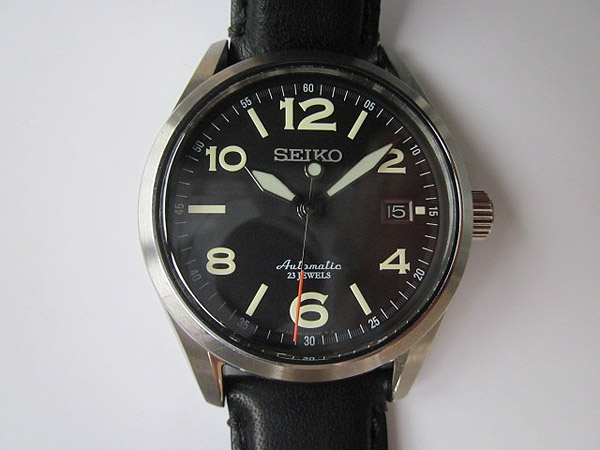 自動巻きで手巻きもついていますSEIKO　自動巻き腕時計　SARG011