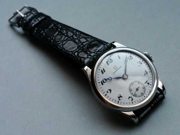 美品 手巻き 稼働品 メンズ腕時計 黒色アラビア数字文字盤  スモセコ秒針ロンジン腕時計