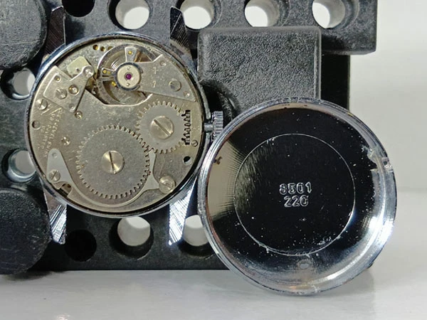 ミッキーマウス 美品 SWISS製 ミッキーマウス 赤秒針 手巻き 1970年代