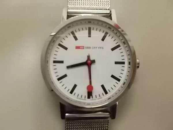 モンディーン MONDAINE スイス鉄道時計 (Swiss Railways Watch)