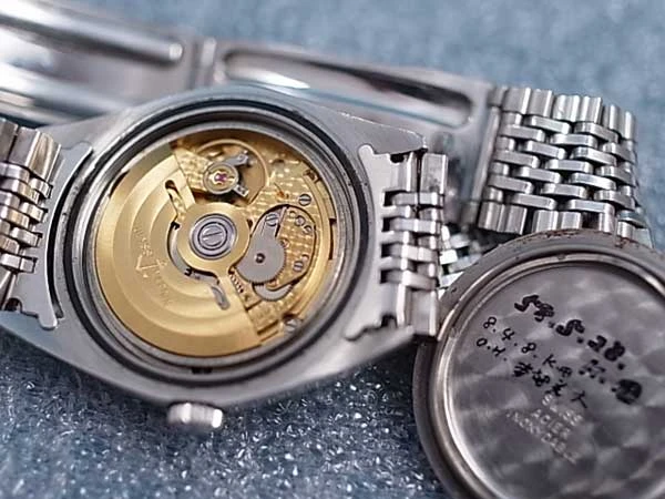 ユリス・ナルダン ULYSSE NARDIN クロノメーター 自動巻き 金色の錨マーク