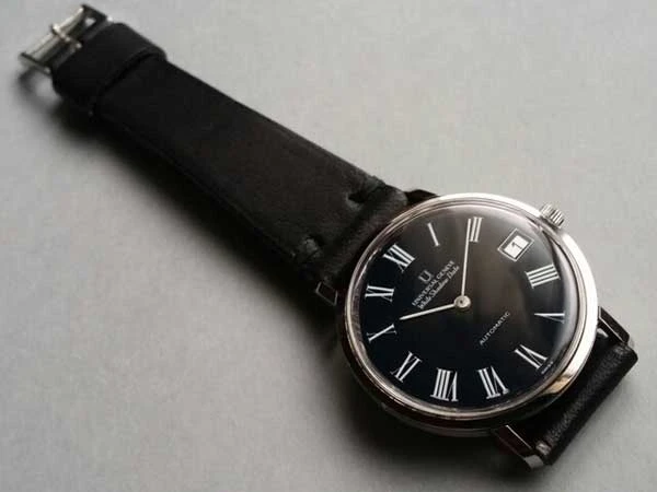 ユニバーサル・ジュネーブ White Shadow Date 黒文字盤 ローマンインデックス ラウンド 1970's 自動巻き 希少 美品 UNIVERSAL GENEVE