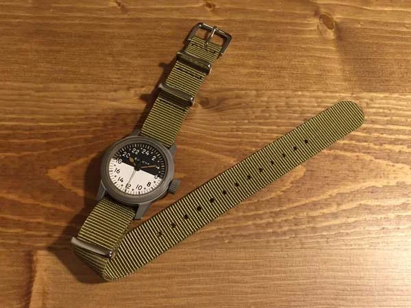 ブローバ アメリカ軍官給品 24時間時計 白黒文字盤 ミリタリーウォッチ 手巻き式 BULOVA