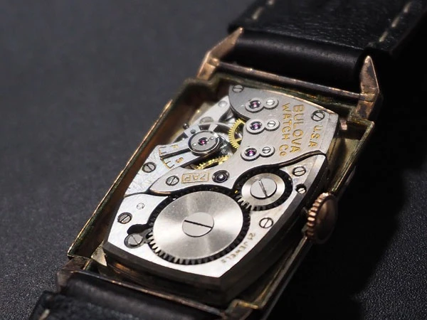 ブローバ BULOVA 21JEWELS スモールセコンド 角型 アンティーク 腕時計 新品ベルト付