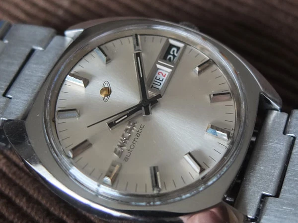 エニカ ENICAR 187-01-26 デイデイト シルバー文字盤 オートマチック 自動巻 メンズ エニカ製ブレス 希少 美品