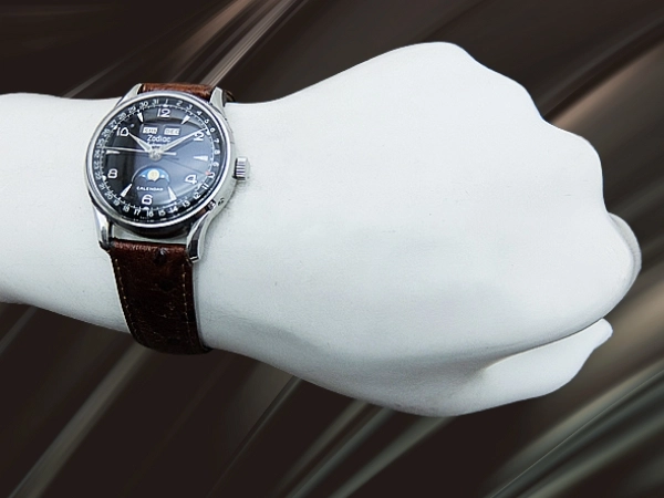 ゾディアック トリプルカレンダー ムーンフェイズ Ref.908 Cal.1402N SS ブラックダイヤル オートマチック Zodiac Triple Calender Moonphase [代行おまかせコース]