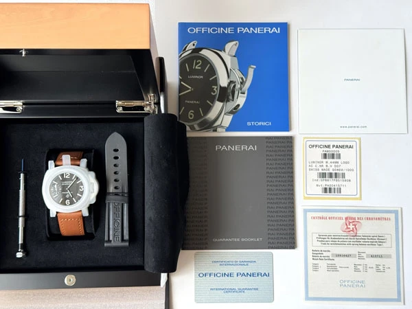 パネライ ルミノール マリーナ 未使用品 裏シール付き 保証書/クロノメーター証明書/冊子類/内外箱/ラバーベルト/工具/完備 300m防水 スクリューバック PAM00005 正規品 デッドストック PANERAI　