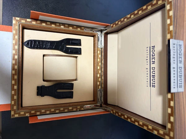 ロジェデュブイ トゥーマッチ 28本限定モデル ホワイトゴールド 保証書・ケース有り