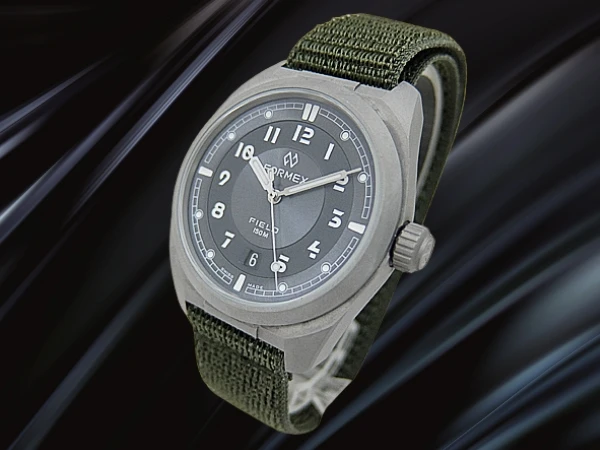 フォルメックス フィールド 150m チタン サンドイッチダイヤル カーキグリーンのナイロンベルクロストラップ装着 オートマチック BOX・保証書付属  Formex Field Automatic Gen 2 [代行おまかせコース]