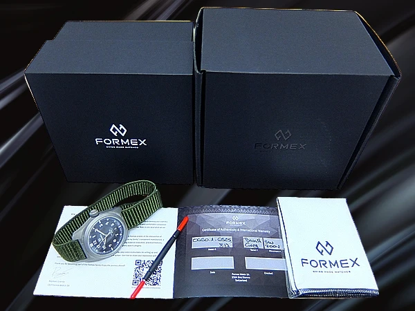 フォルメックス フィールド 150m チタン サンドイッチダイヤル カーキグリーンのナイロンベルクロストラップ装着 オートマチック BOX・保証書付属  Formex Field Automatic Gen 2 [代行おまかせコース]
