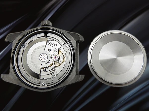 フォルメックス フィールド 150m チタン サンドイッチダイヤル カーキグリーンのナイロンベルクロストラップ装着 オートマチック BOX・保証書付属  Formex Field Automatic Gen 2 [代行おまかせコース]