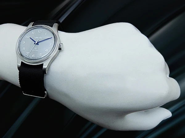 メルシー LMM-H01 ホディンキー 限定モデル Cal.ETA 2801-2 SS グレーダイヤル 引き通しストラップ装着 手巻き BOX付属 MERCI PARIS LMM-H01 HODINKEE Limited Edition [代行おまかせコース]