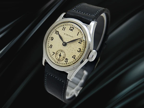 エテルナ スモールセコンド ステイブライト クラムシェルケース パティナダイヤル 社外製レザーストラップ装着 ミリタリースタイル 手巻き ETERNA [代行おまかせコース]