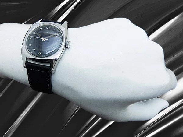 レマニア チェコスロバキア空軍 Ref.261 Cal.3050 SS 裏剣 ラージクッション ブラックダイヤル パイロット ミリタリーウォッチ 社外製レザー装着 手巻き LEMANIA Majetek Vojenské Správy [代行おまかせコース]