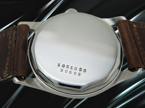 ユニバーサルジュネーブ 17石 Cal.267 SS シルバーダイヤル 社外製レザー装着 手巻き UNIVERSAL GENEVE [代行おまかせコース]