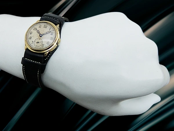 クルセーダー スモールセコンド 15石 重量19g 9K 金無垢 デニソン社製ケース  パティナダイヤル 背あて付き社外レザー装着 アンティーク 手巻き CRUSADER Dennison  [代行おまかせコース]