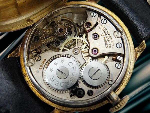 クルセーダー スモールセコンド 15石 重量19g 9K 金無垢 デニソン社製ケース  パティナダイヤル 背あて付き社外レザー装着 アンティーク 手巻き CRUSADER Dennison  [代行おまかせコース]