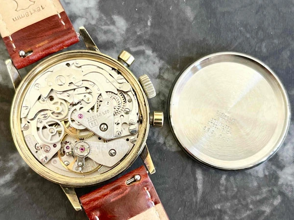 ゾディアック Zodiac 2reg. クロノグラフ シルバー文字盤 16KGEP バルジュー7734