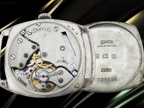 スミス 初期型 15石 Cal.1215 重量29g デニソン社銀無垢 クッション シルバーダイヤル 社外引き通しストラップ装着 手巻き 勤続記念 Smiths Sterling Silver 925 [代行おまかせコース]