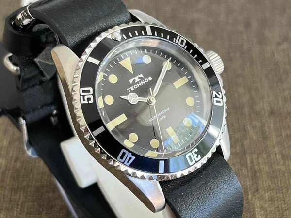 テクノス TECHNOS ダイバーズ ブラック文字盤 10気圧防水 未使用品