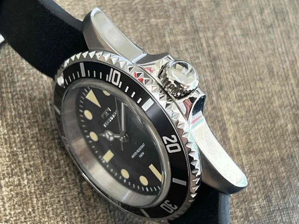 テクノス TECHNOS ダイバーズ ブラック文字盤 10気圧防水 未使用品