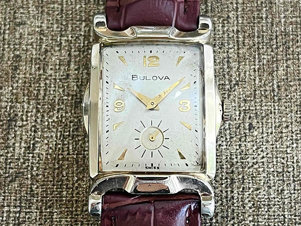 ブローバ BULOVA レクタンギュラー スモールセコンド メンズモデル NEWYORK USA製