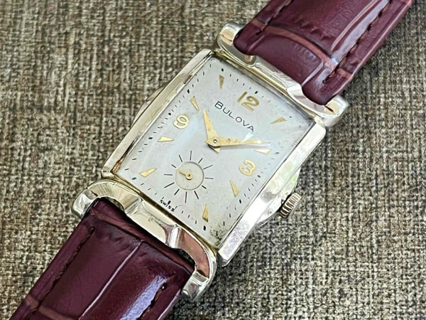 ブローバ BULOVA レクタンギュラー スモールセコンド メンズモデル NEWYORK USA製