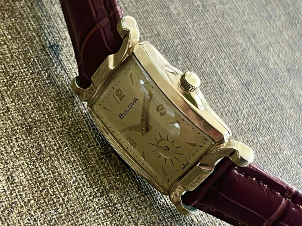 ブローバ BULOVA レクタンギュラー スモールセコンド メンズモデル NEWYORK USA製