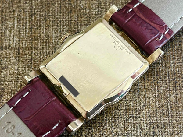 ブローバ BULOVA レクタンギュラー スモールセコンド メンズモデル NEWYORK USA製