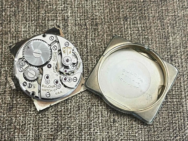 ブローバ BULOVA レクタンギュラー スモールセコンド メンズモデル NEWYORK USA製