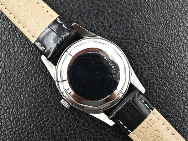 ゼニス ZENITH CHRONOMETRE クロノメーター スチールケース Cal. 2532PC シルバーボンベイダイアル デイト Vintage Zenith