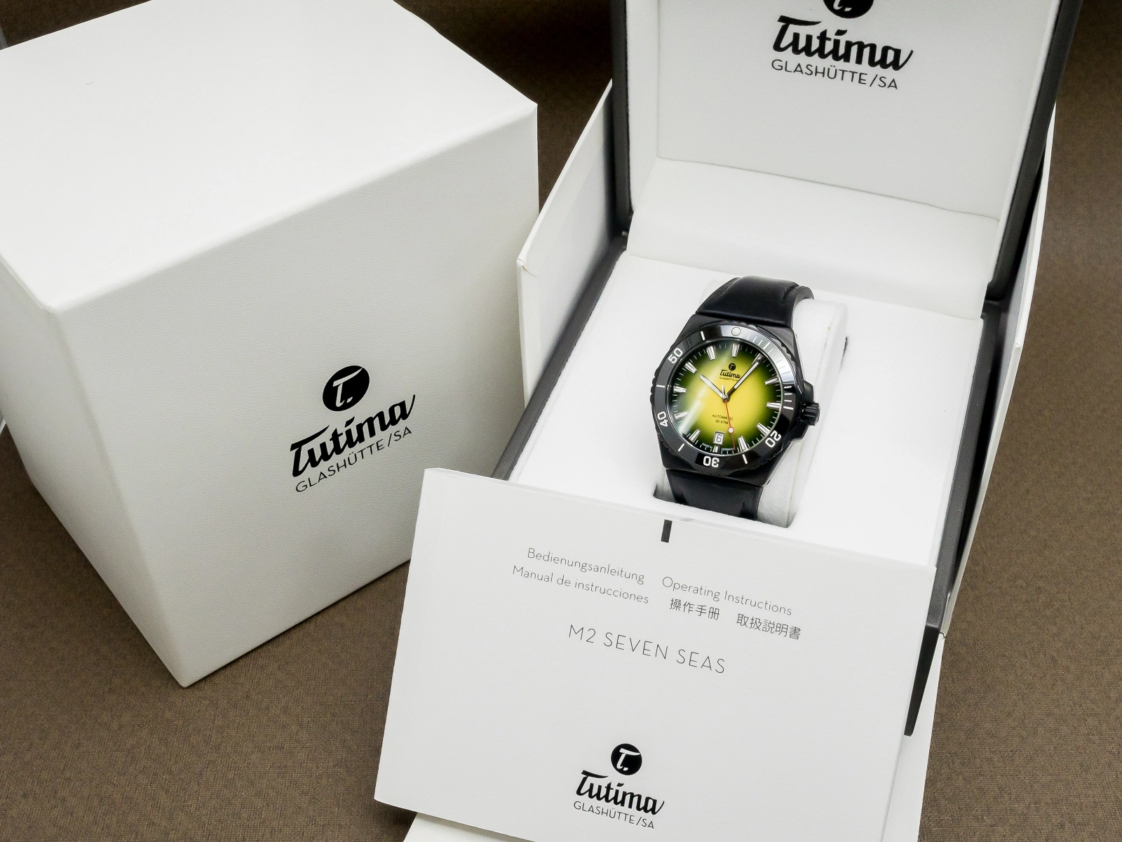 チュチマ M2 SEVEN SEAS S イエローグリーン グラデーションダイヤル SS/PVD レザー BOX・取扱説明書付き TUTIMA  [ 代行おまかせコース ]