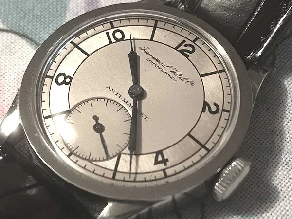 IWC インターナショナル 銘機Cal.83搭載 インターナショナル 2トーンセクターダイアル 手巻き スモールセコンド 3針