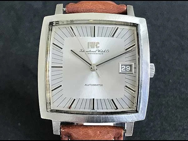 IWC スクエアケース テレビスクリーン シルバー文字盤