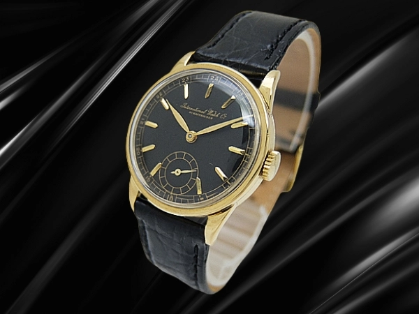 IWC オールドインター スモールセコンド Cal.83 重量23g 14KYG 金無垢 マットブラック 筆記体ロゴ 手巻き 2024年OH済 時計店修理保証書付属 INTERNATIONAL WATCH Co. [代行おまかせコース]