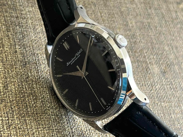 IWC オールドインター ブラックミラーダイヤル 筆記体ロゴ Cal.89