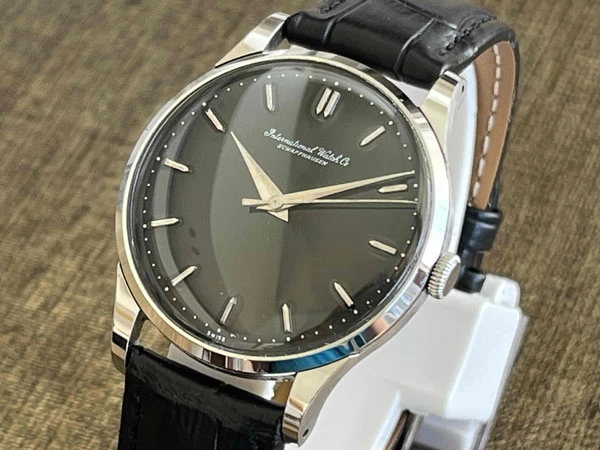 IWC オールドインター ブラックミラーダイヤル 筆記体ロゴ Cal.89