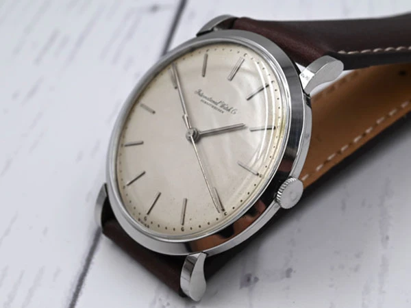 IWC オールドインター International Watch Co. 筆記体ロゴ Schaffhausen 変形ラグ ビッグケース Vintage