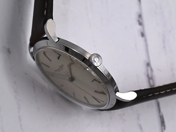 IWC オールドインター International Watch Co. 筆記体ロゴ Schaffhausen 変形ラグ ビッグケース Vintage
