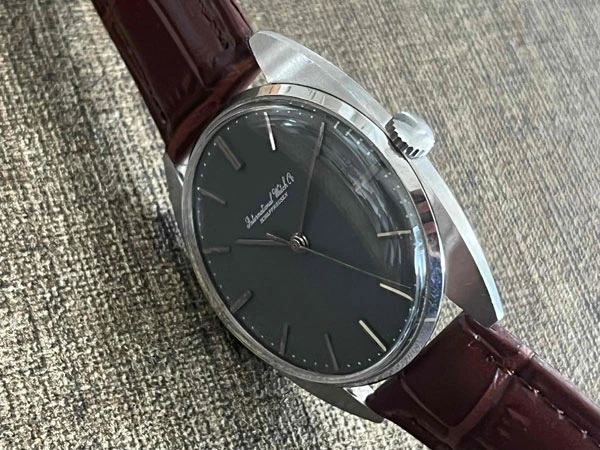 IWC オールドインター グレー文字盤 Cal.401 筆記体ロゴ