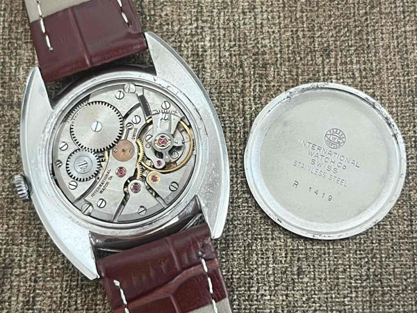 IWC オールドインター グレー文字盤 Cal.401 筆記体ロゴ