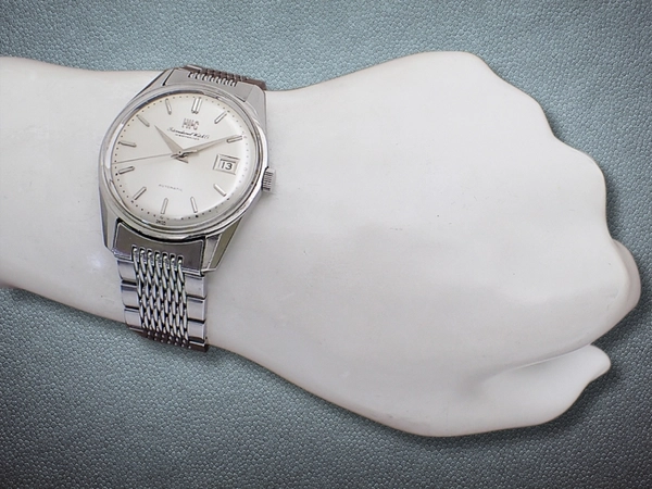 IWC オールドインター ラウンド デイト Ref.R820AD Cal.8541B SS 筆記体ロゴ シルバーダイヤル 多連式ブレスレット装着 オートマチック 2025年OH済 時計店修理明細付属 INTERNATIONAL WATCH Co. [代行おまかせ コース]
