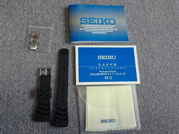 セイコー SPB029 シルバースモー 付属品は専用BOX、保証書、ウレタンベルト、外しコマ、付属ゴーグル等全て付属