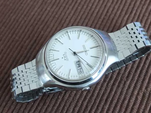 セイコー SEIKO v.f.a. 3823-7000 ホワイト文字盤 ウィークデーター クオーツ VFA