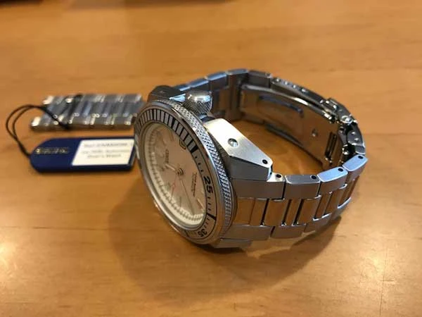 セイコー ホワイトサムライ SEIKO SNM009 200mダイバー