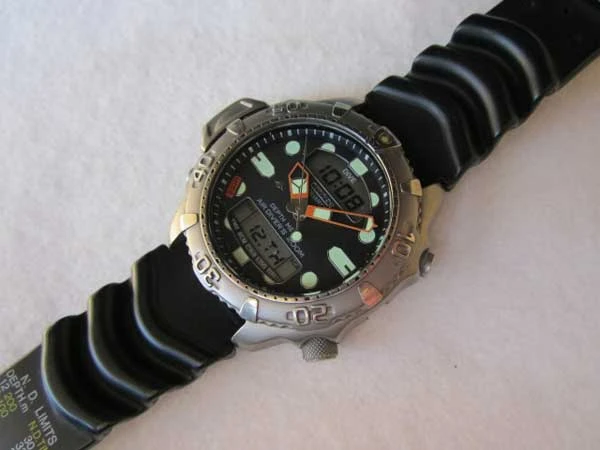 シチズン C500 チタン ダイバー 200M デジアナ クオーツ DEPTH METER AIR DIVERS ANTIMAG.4800 CITIZEN