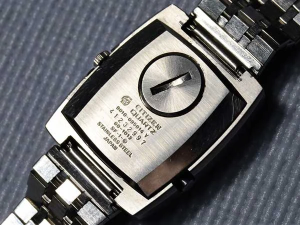 CITIZEN シチズン LIQUID CRYSTAL リキッドクリスタル ファーストモデル シチズン初のデジタルウオッチ ブレス付属