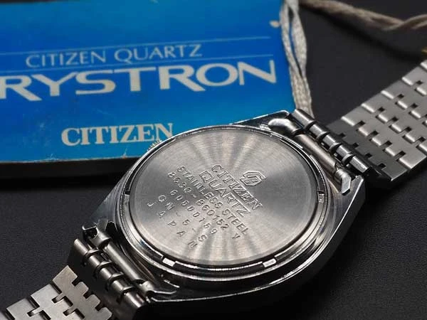 デッドストック CITIZEN クォーツ クリストロン ホワイト 水晶発振式電子ウォッチ 純正ステンレスベルト 取扱説明書・保証書付