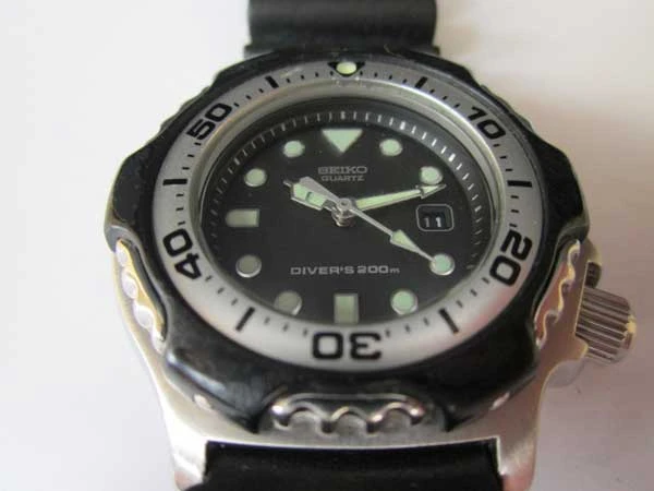 セイコー 7N85-0020 ミニ ダイバー DIVER'S 200M クオーツ 90年代 カレンダー付き ブラックダイヤル SEIKO